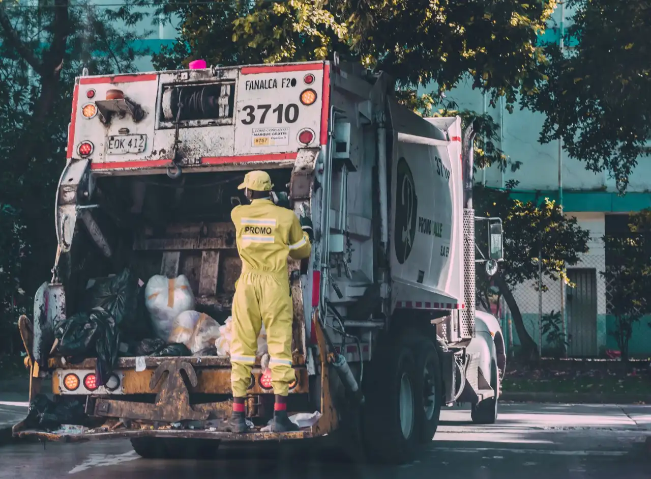 智慧照明系统在华中地区市政园区中的节能改造方案与实施要点